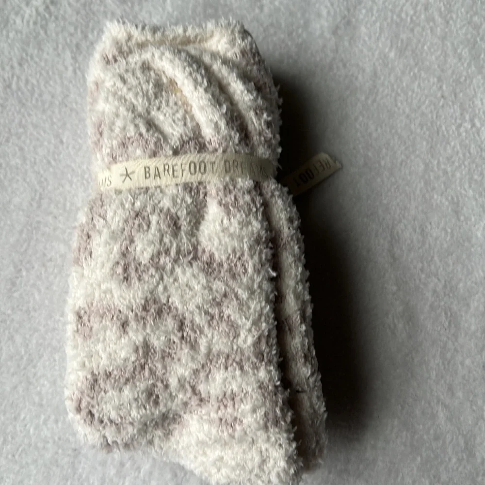 Barefoot Dreams CozyChic Cream/Stone Socks - Picture 8 of 8